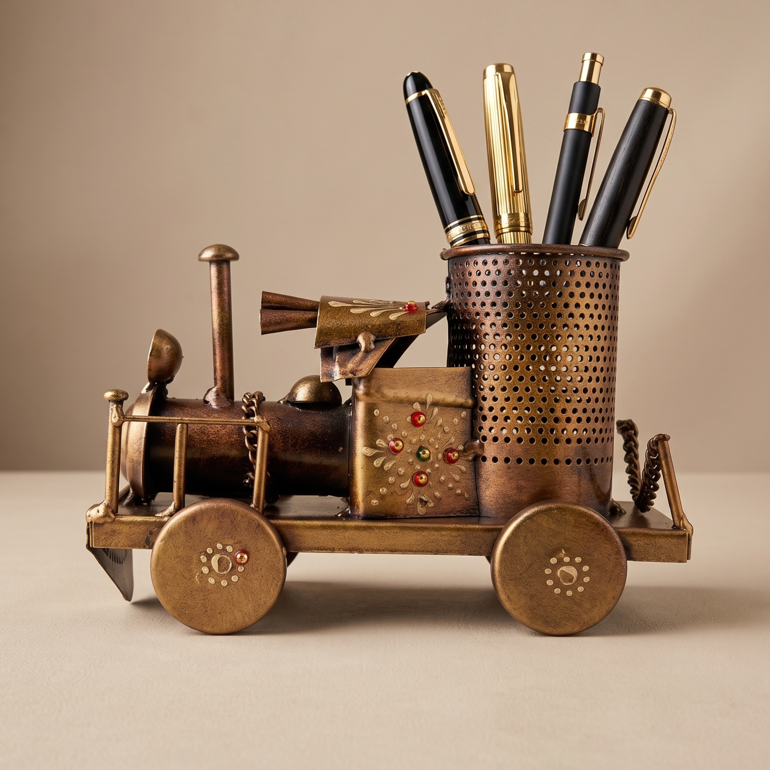 Creative Train Pen Holder – Perfect Desk Gift for Office �