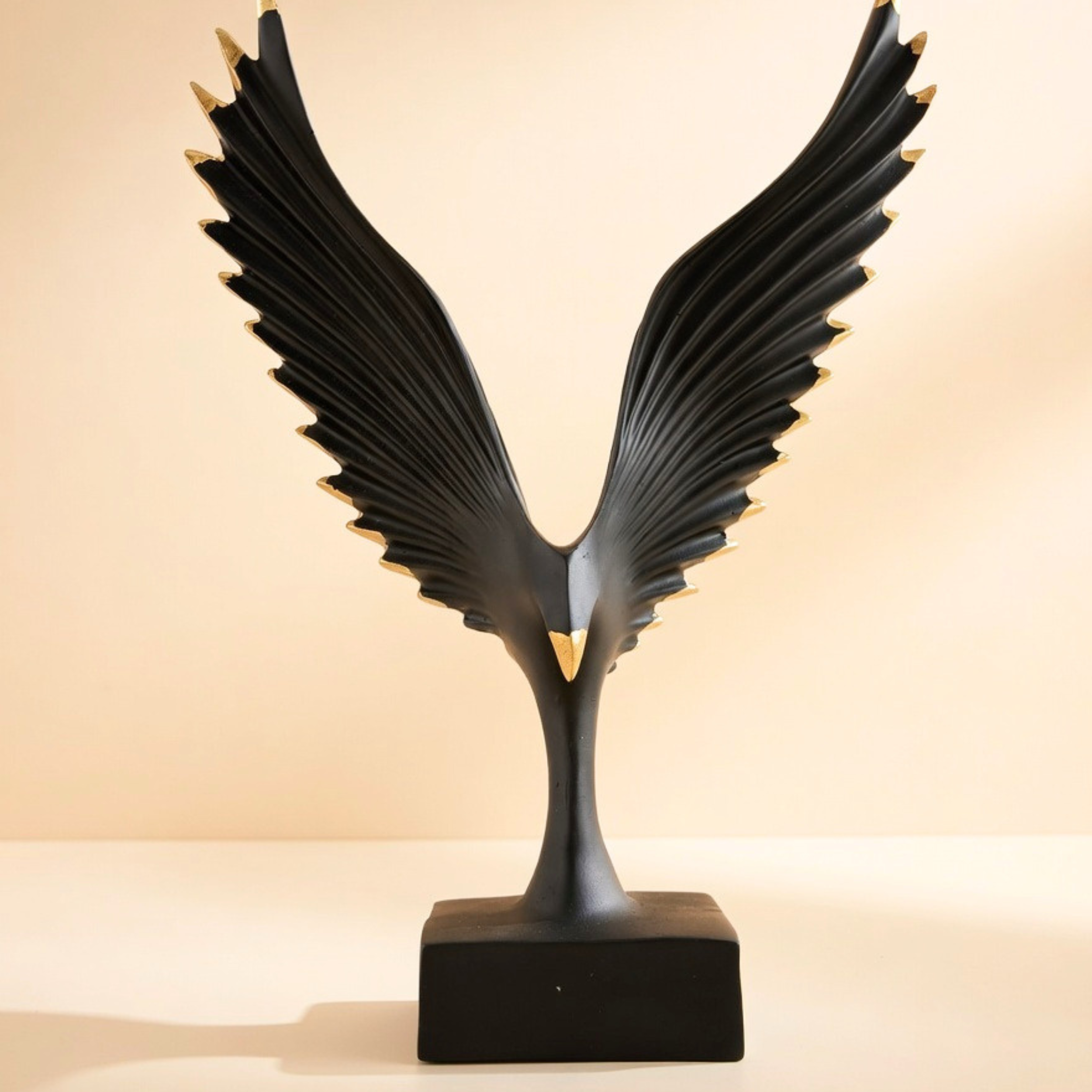 Modern Eagle Sculpture Showpiece – Luxury Resin Home Decor Accent