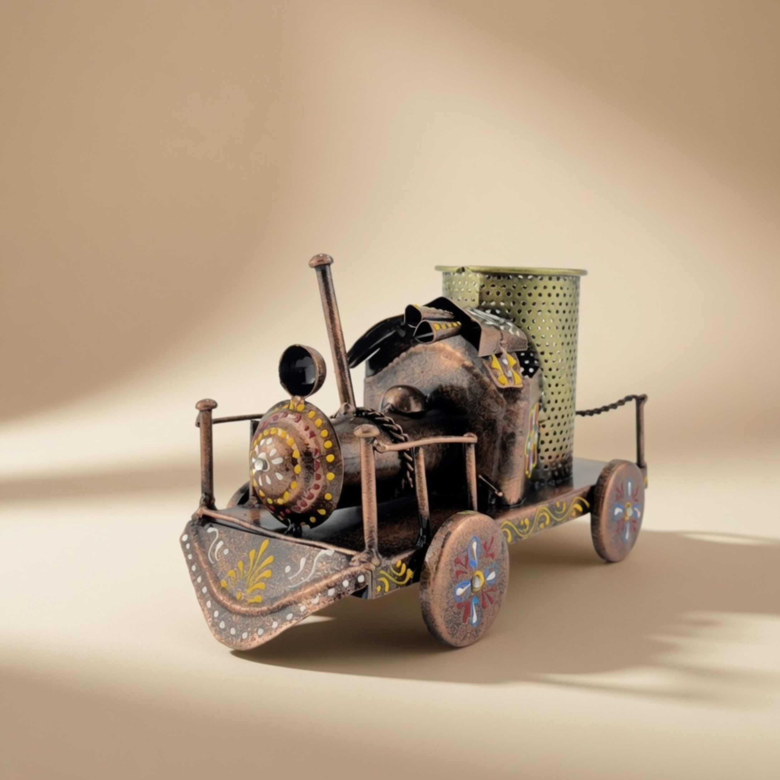 Classic Vintage Car Pen Holder – Add Style & Creativity to Your Desk