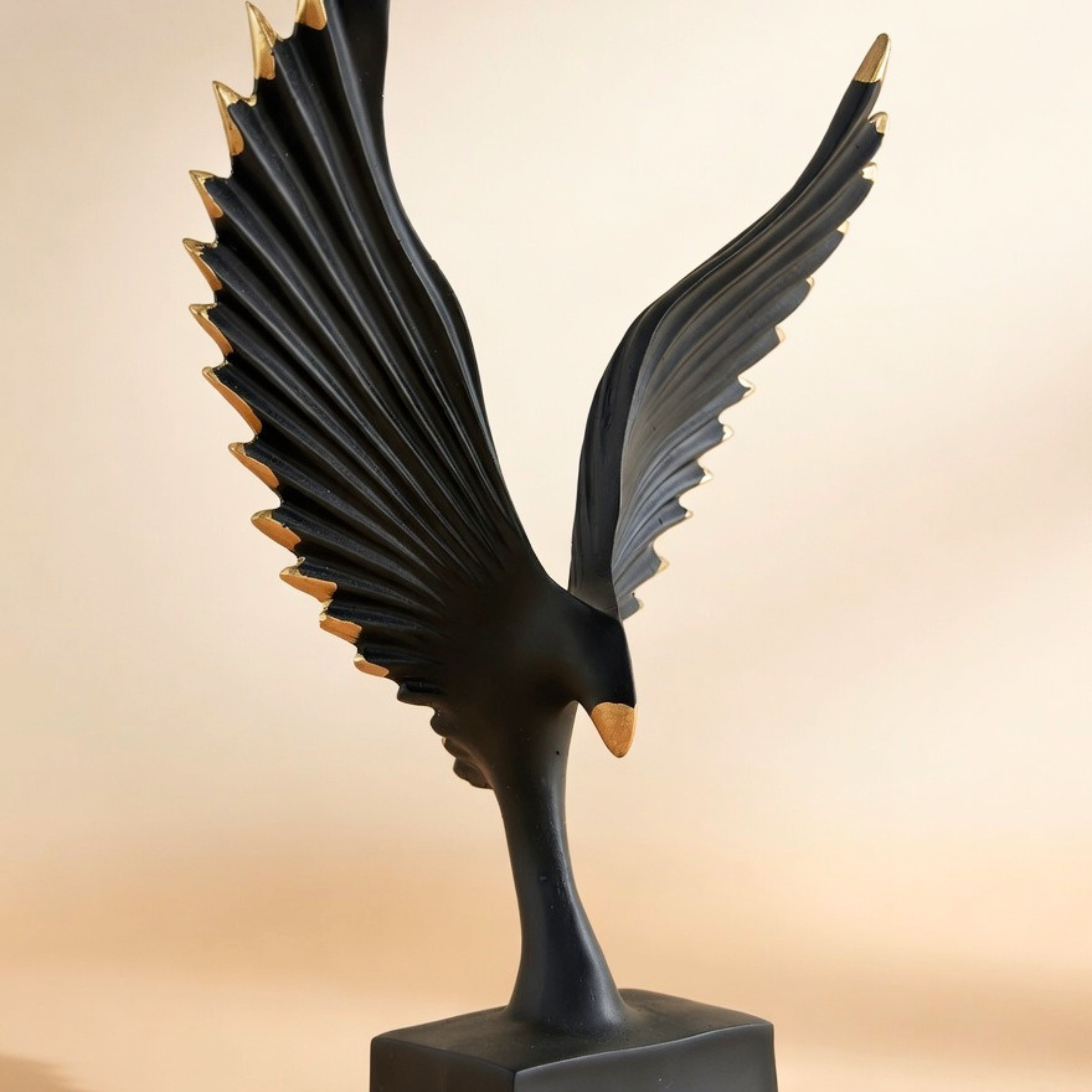 Modern Eagle Sculpture Showpiece – Luxury Resin Home Decor Accent