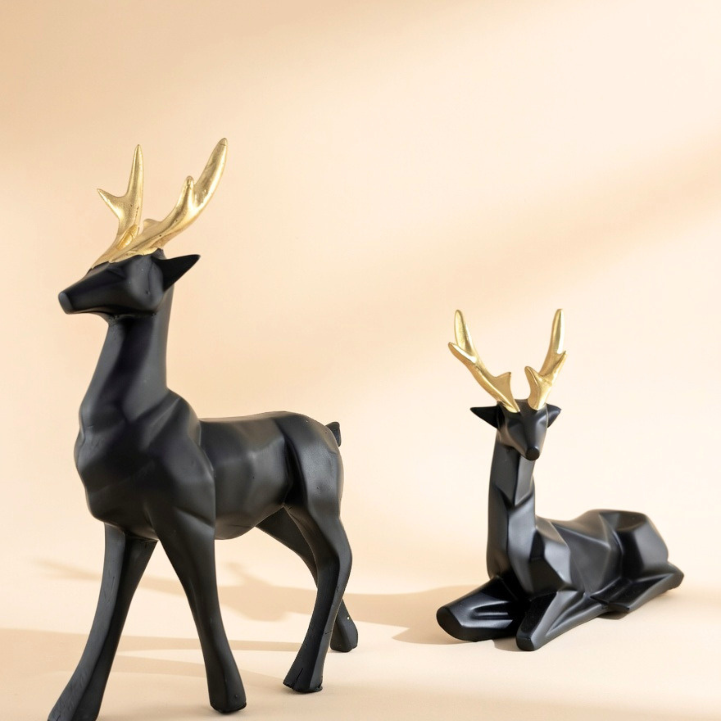 Modern Black Deer Figurine Set – Nordic Minimalist Home Decor Sculpture