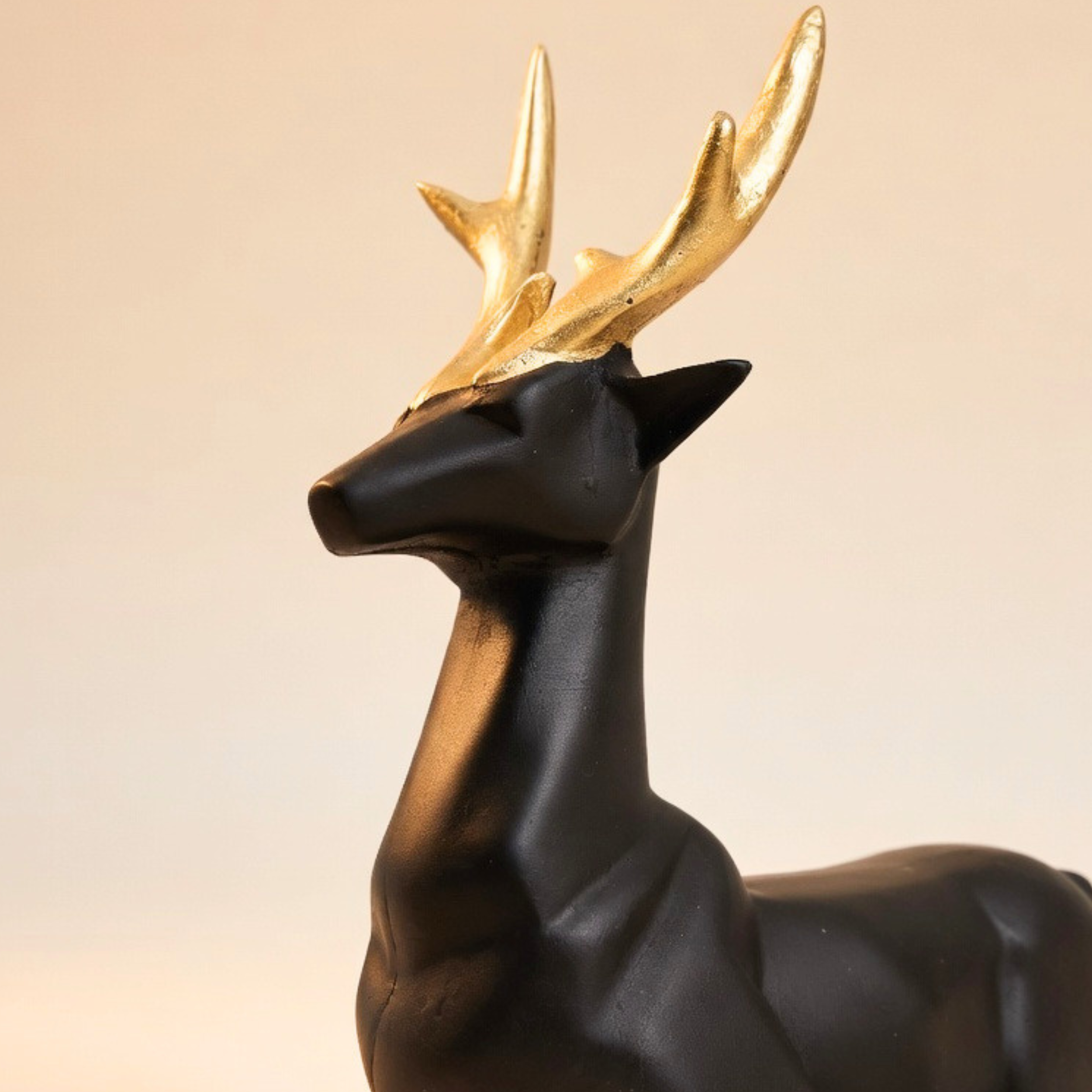Modern Black Deer Figurine Set – Nordic Minimalist Home Decor Sculpture