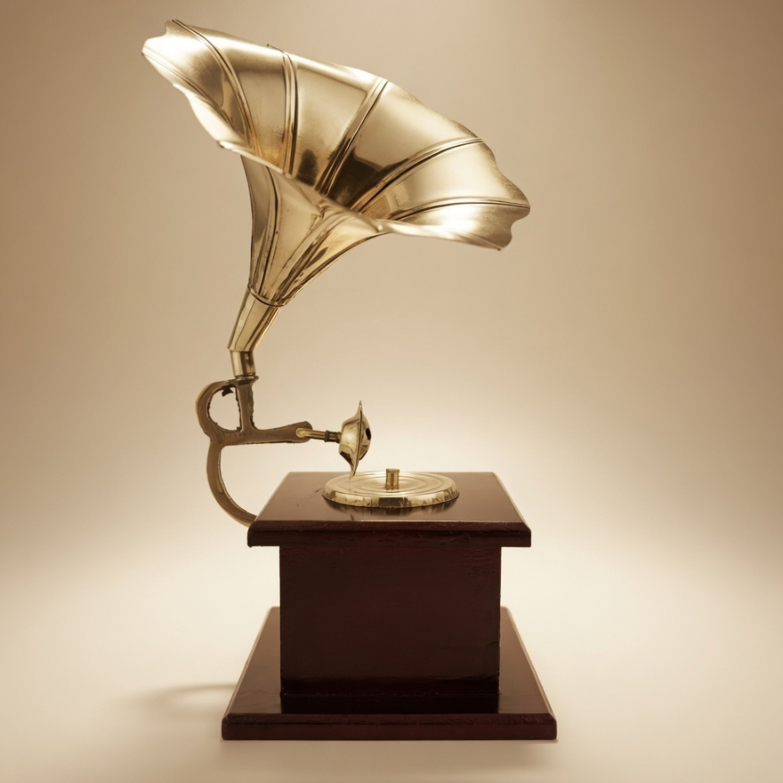 Handmade Metal Gramophone Showpiece – Vintage Home Decor