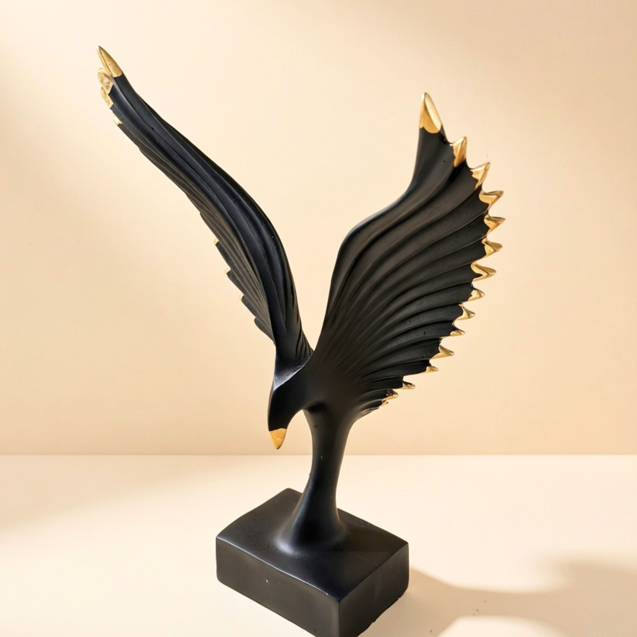 Modern Eagle Sculpture Showpiece – Luxury Resin Home Decor Accent