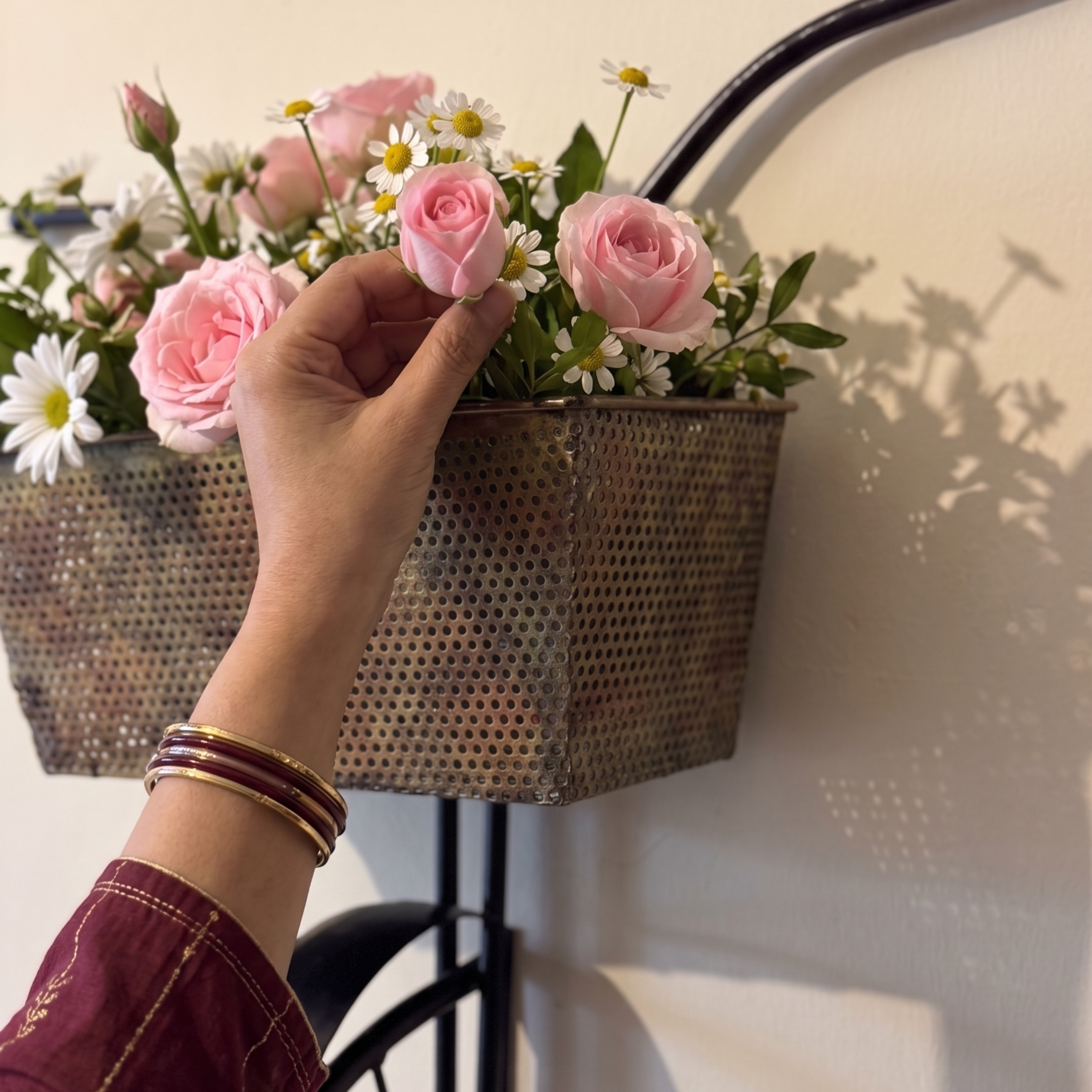 Handcrafted Vintage Cycle Wall Planter – Big Metal Bicycle Basket for Home & Balcony Decor | Gulabi Craft