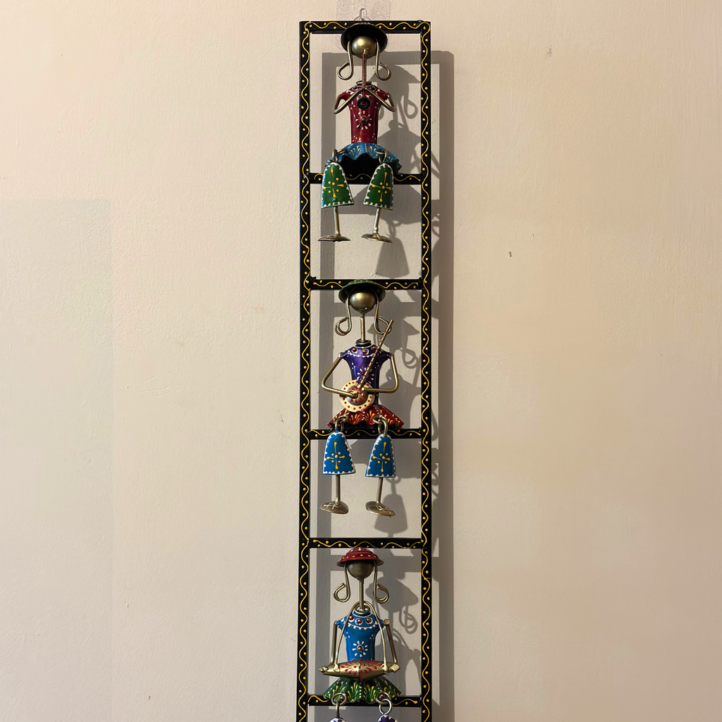 Handcrafted Rajasthani Musician Jhula Frame – Colorful Metal Wall Art Decor for Living Room | Gulabi Craft