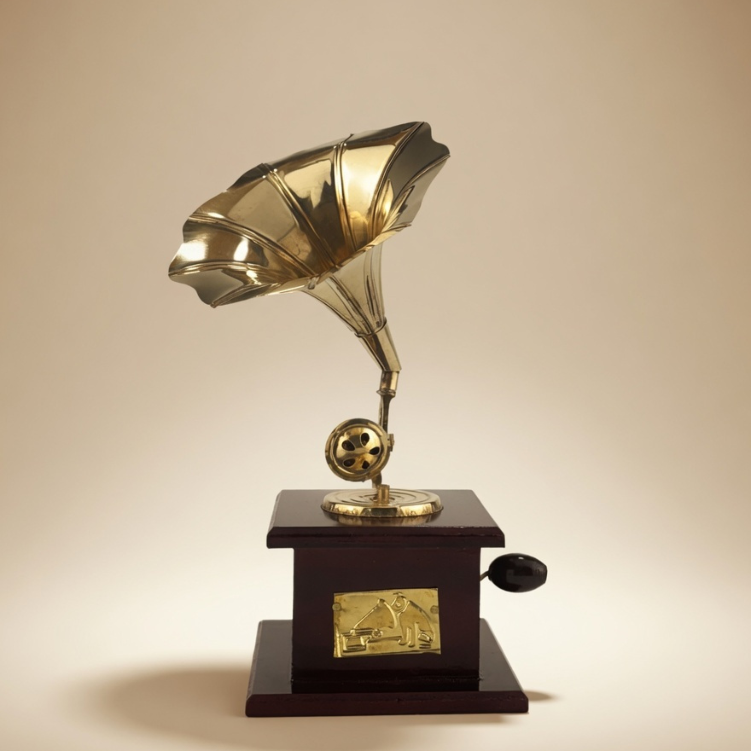 Handmade Metal Gramophone Showpiece – Vintage Home Decor