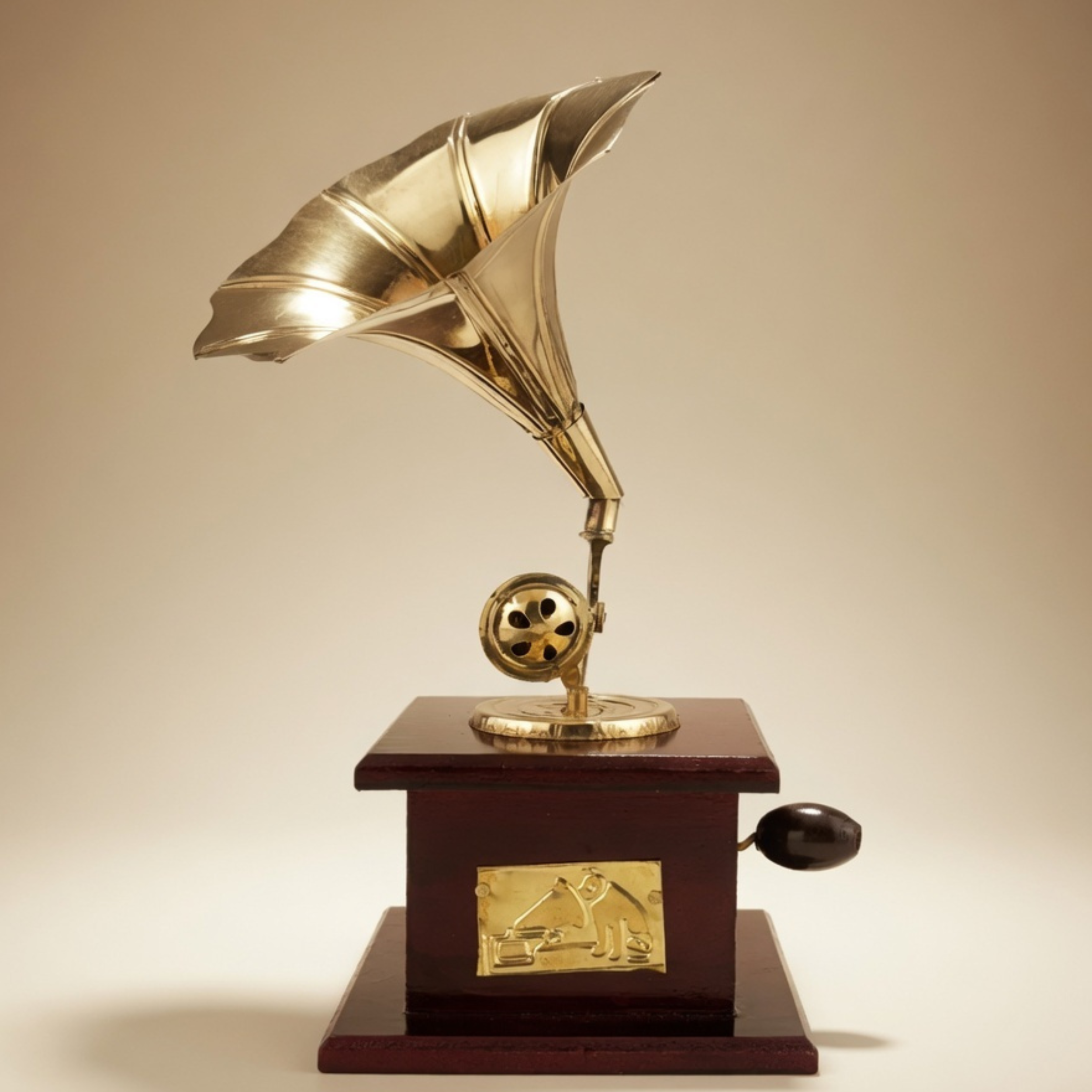 Handmade Metal Gramophone Showpiece – Vintage Home Decor