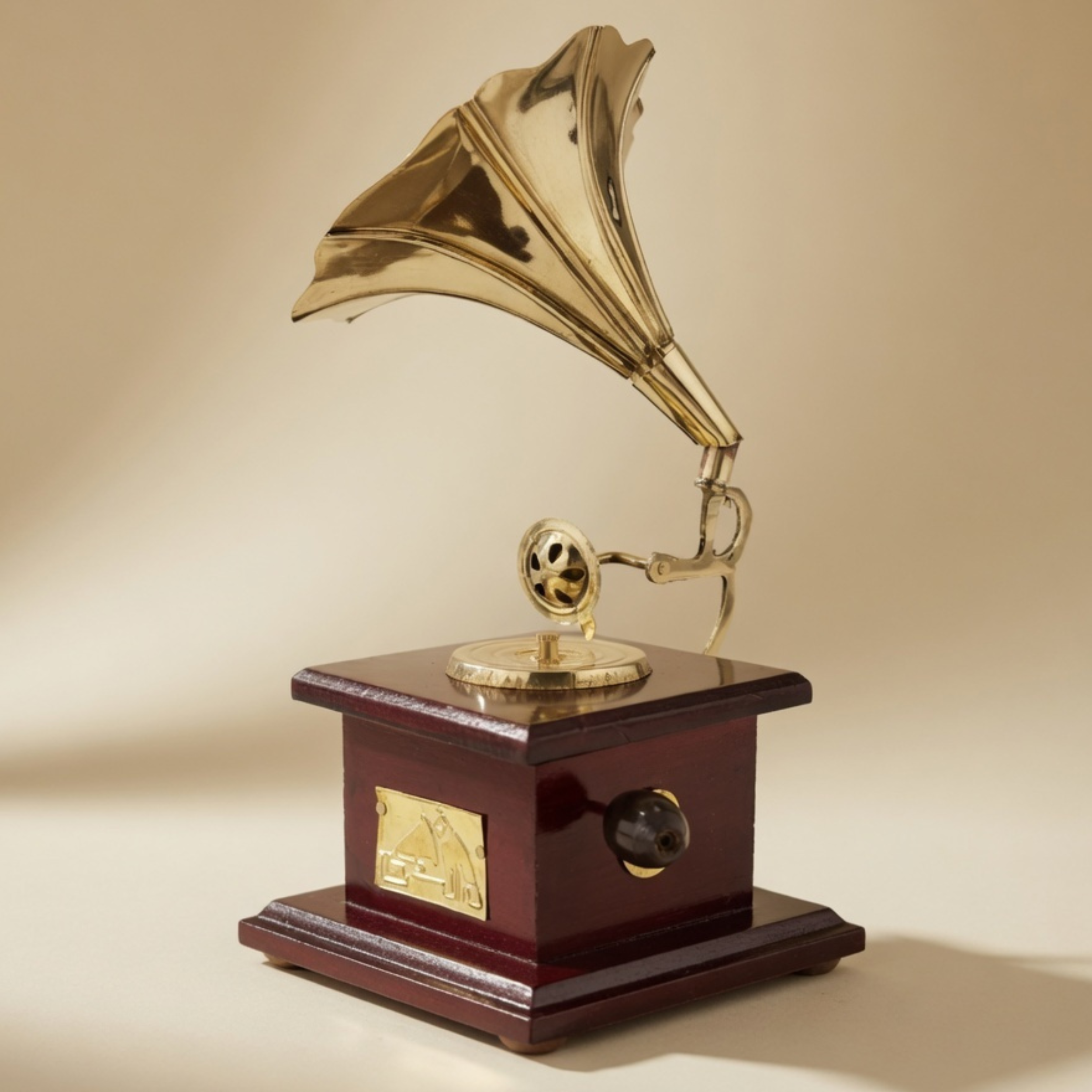 Handmade Metal Gramophone Showpiece – Vintage Home Decor
