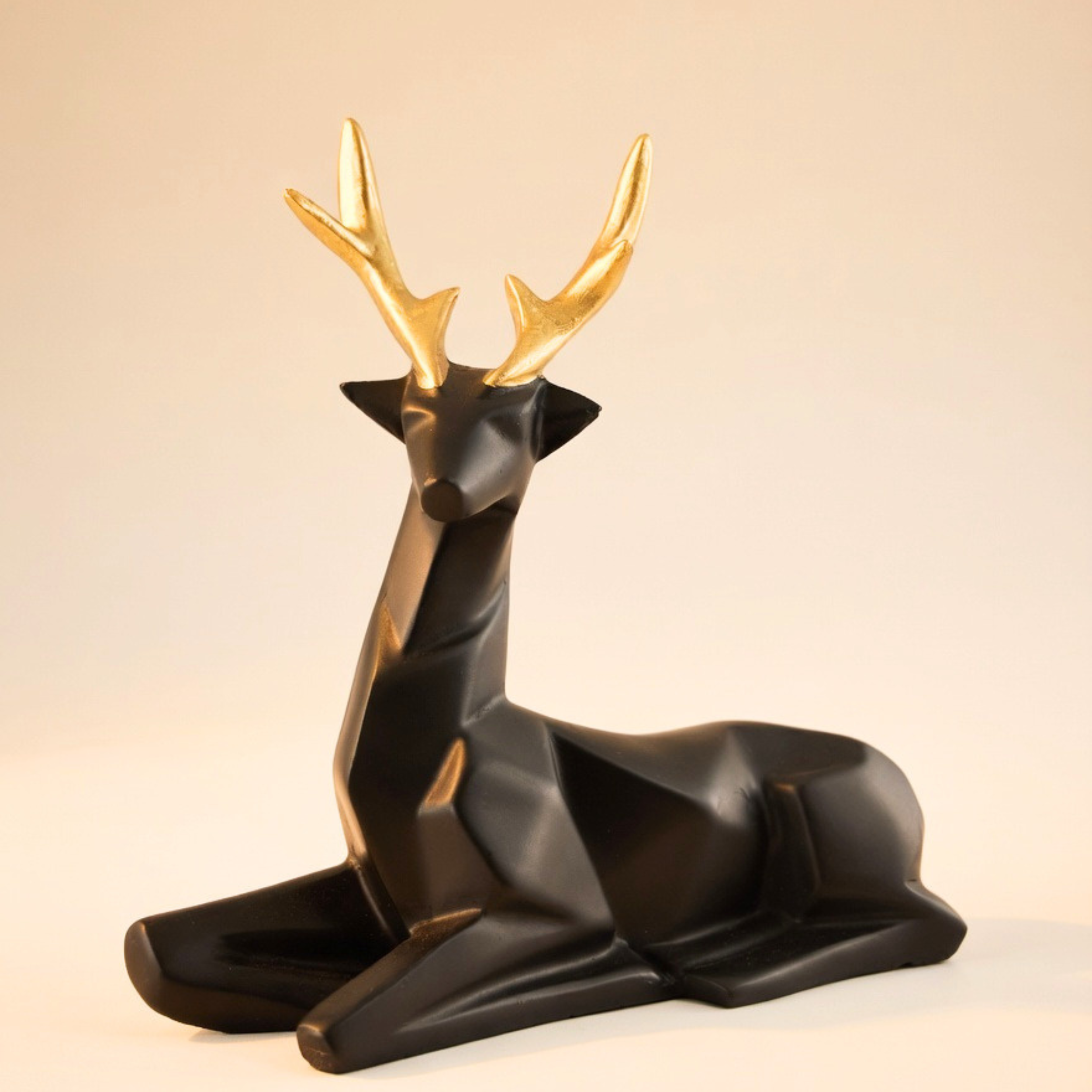Modern Black Deer Figurine Set – Nordic Minimalist Home Decor Sculpture