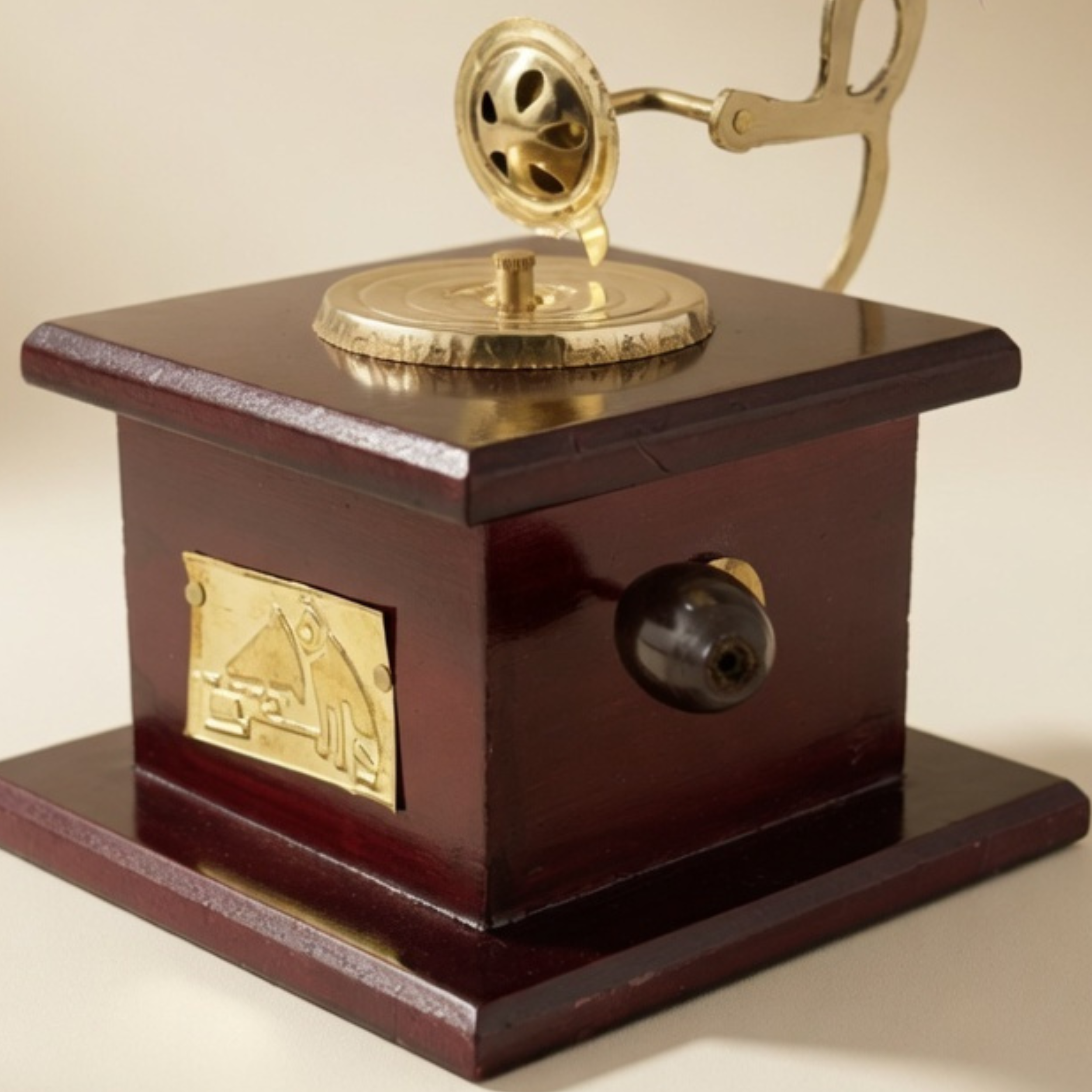 Handmade Metal Gramophone Showpiece – Vintage Home Decor