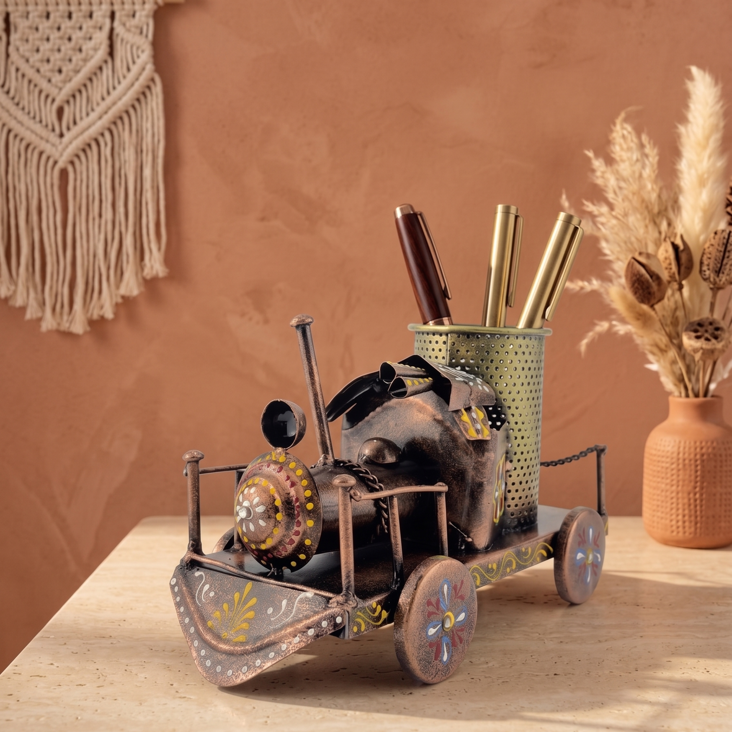Classic Vintage Car Pen Holder – Add Style & Creativity to Your Desk