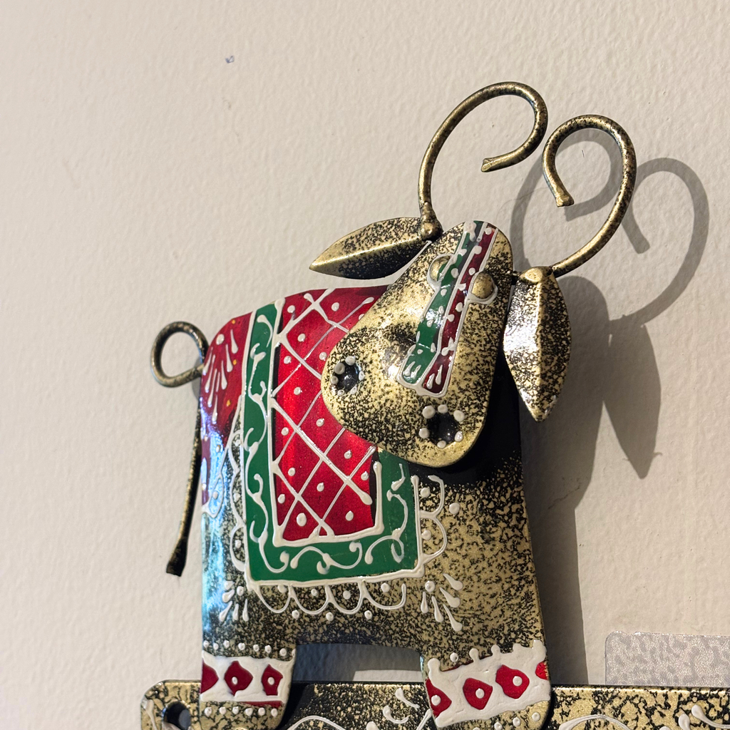 Gulabi Craft Handcrafted Twin Cow Key Holder – Antique Metal Wall Hook for Entryway Decor &amp; Gifting